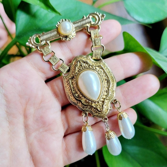 Vintage Ornate Faux Pearl Boucher Brooch Pin - Picture 1 of 7